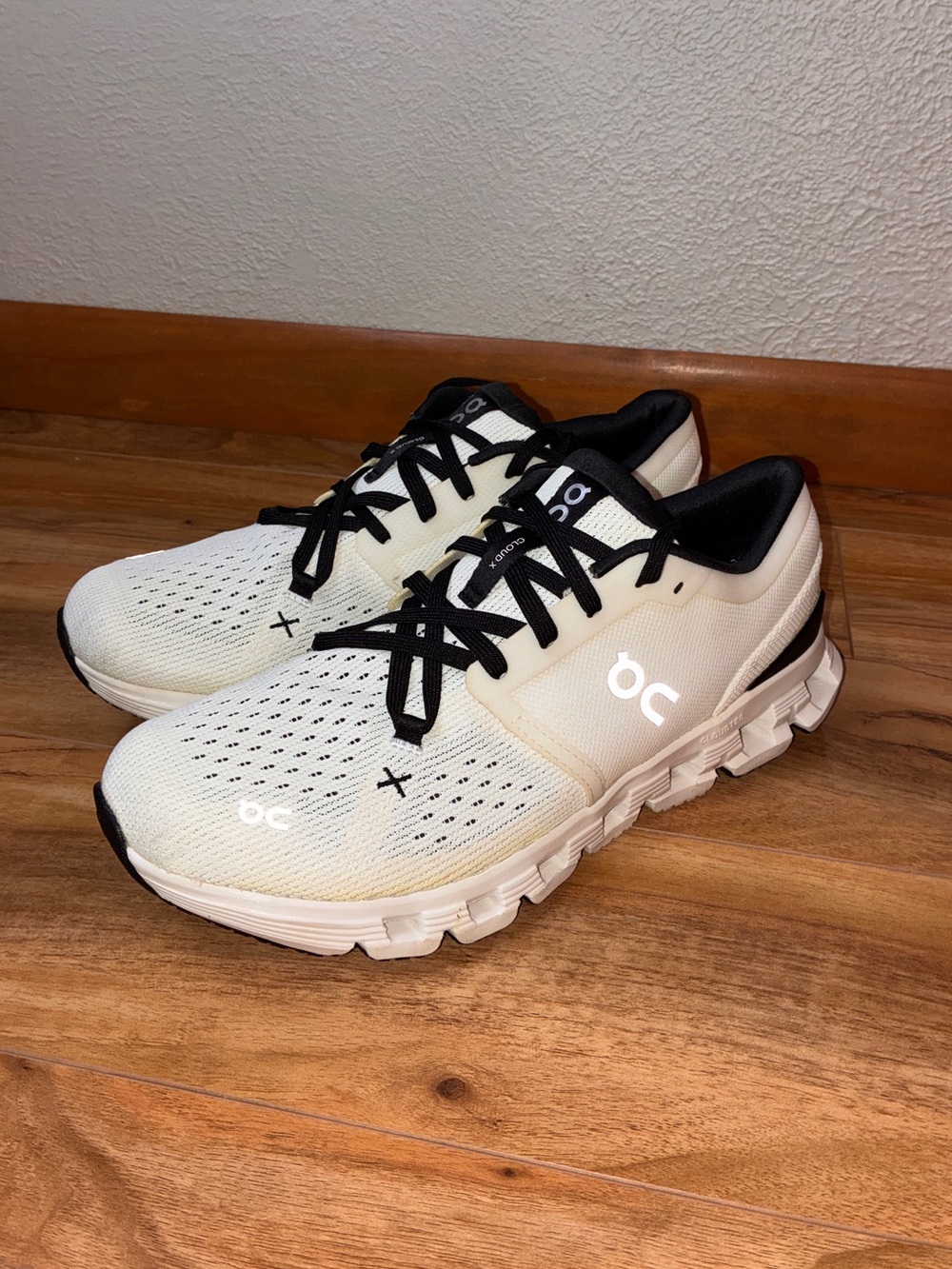 On Cloud X Women’s Athletic Training Running Sneaker Shoes, ivory- size 9.5